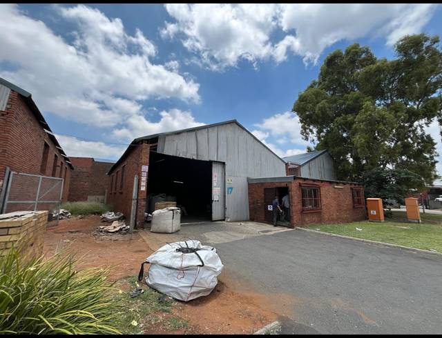 1,700M² WORKSHOP FOR SALE IN DAGGAFONTEIN